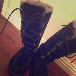 Women’s UGG tall lace up boots. Size 7.